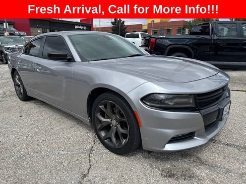 Used 2015 Dodge Charger SXT RWD image 1