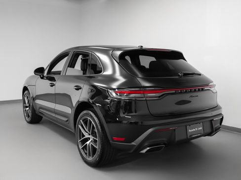 Certified 2025 Porsche Macan image 3