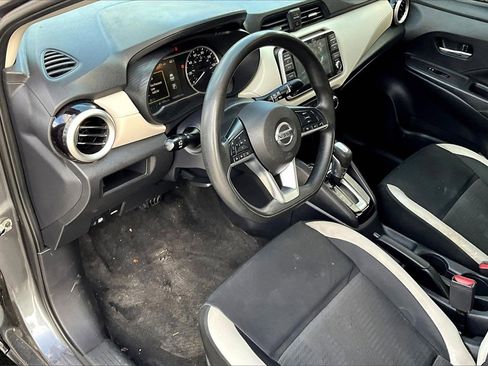Used 2021 Nissan Versa SV image 12