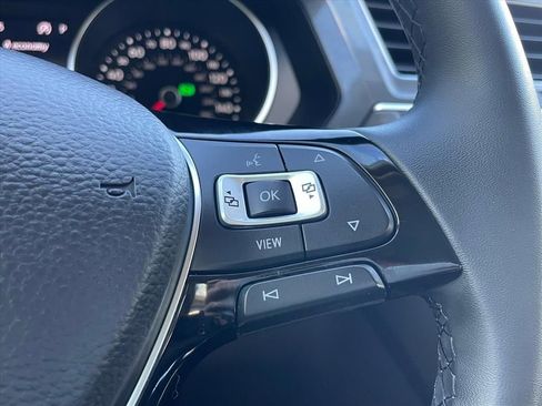 Used 2020 Volkswagen Tiguan SE FWD image 24