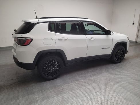 Used 2025 Jeep Compass Latitude w/ Convenience Group AWD/4WD image 10