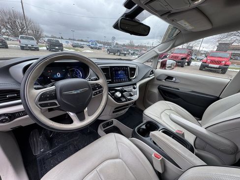 Used 2017 Chrysler Pacifica Platinum image 20