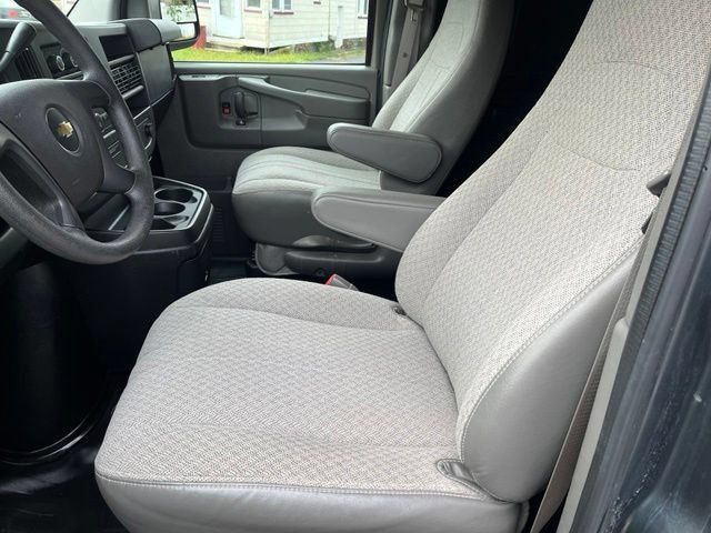 Used 2014 Chevrolet Express 1500 RWD image 17