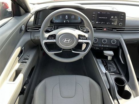 New 2026 Hyundai Elantra SE image 3