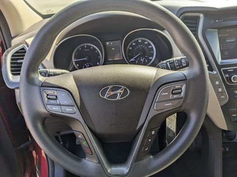 Used 2018 Hyundai Santa Fe SE image 29