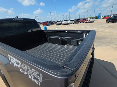 Used 2020 Toyota Tacoma TRD Off-Road w/ Advanced Technology Package AWD/4WD image 10