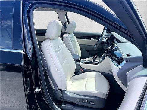 Used 2024 Cadillac XT6 Premium Luxury FWD image 9