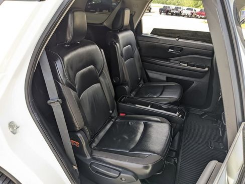Used 2024 Nissan Pathfinder SL w/ SL Premium Package FWD image 46