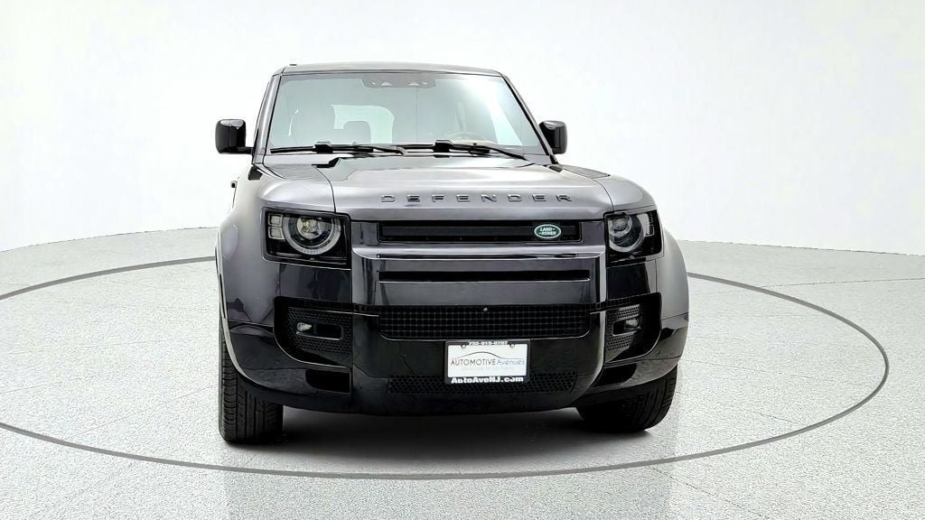 Used 2024 Land Rover Defender 110 X-Dynamic SE AWD/4WD image 2