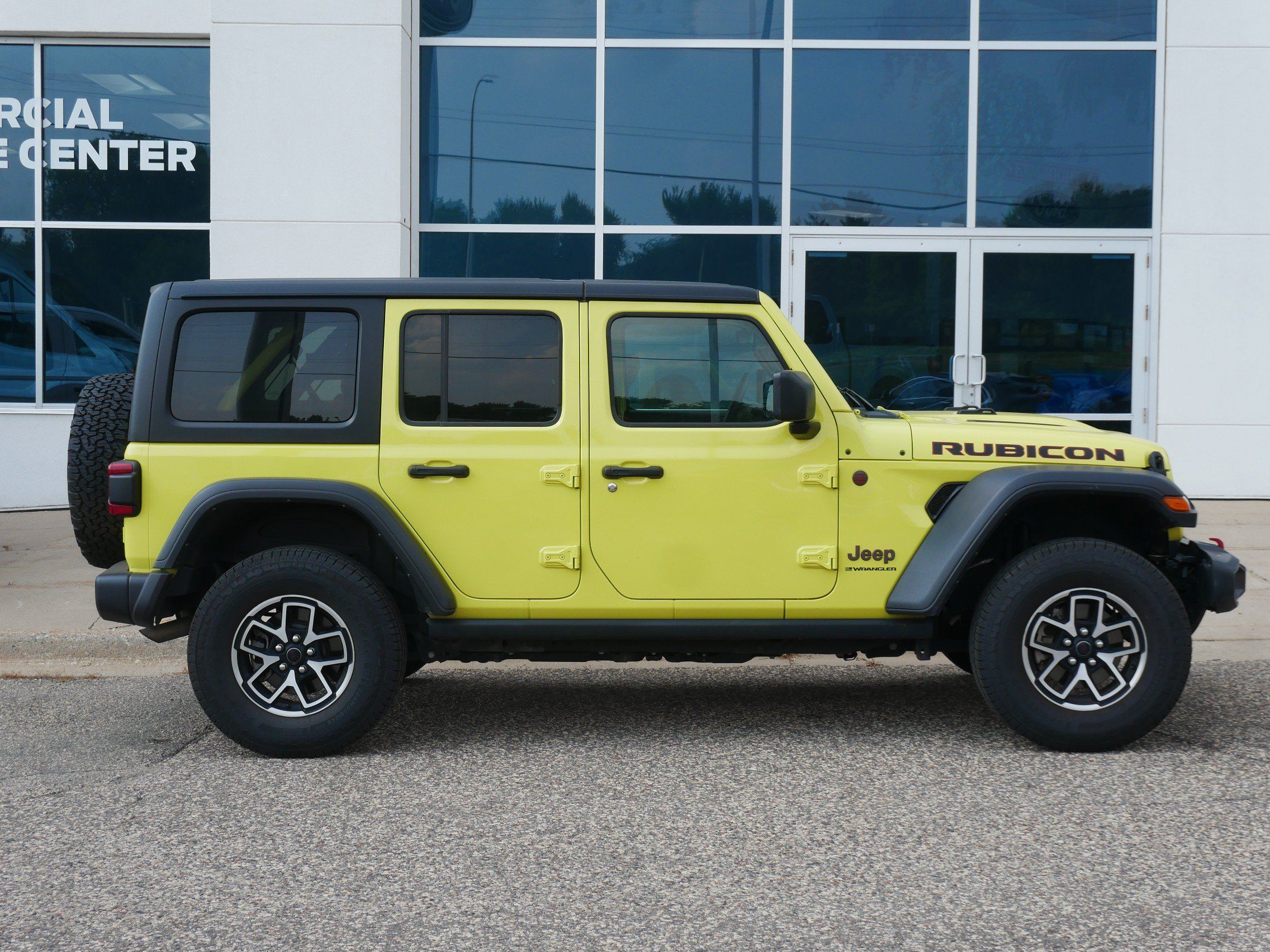 Used 2024 Jeep Wrangler Unlimited Rubicon AWD/4WD image 2