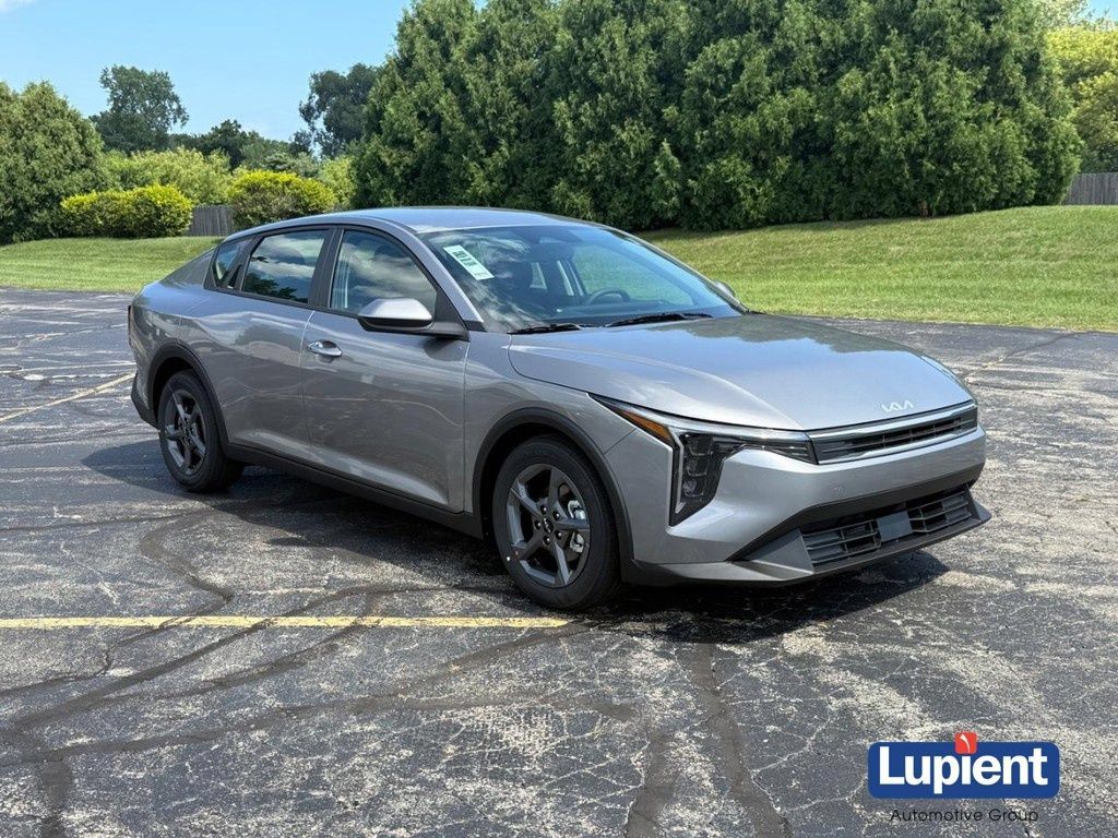 New 2026 Kia K4 FWD 360° Tour