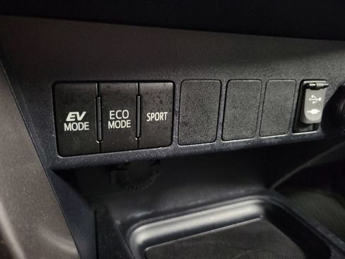 Used 2017 Toyota RAV4 XLE w/ All Weather Liner Package AWD/4WD image 19
