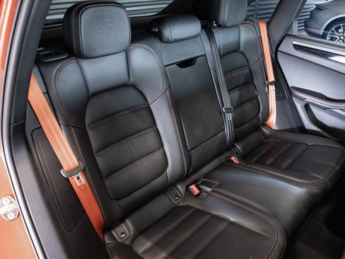 Certified 2024 Porsche Macan w/ Premium Plus Package AWD/4WD image 6