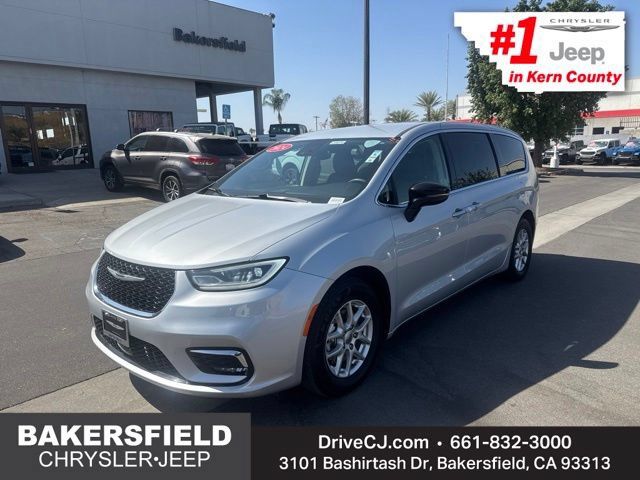 Used 2024 Chrysler Pacifica Touring-L FWD image 1