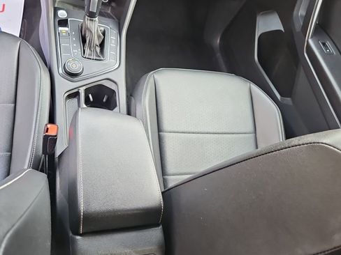 Used 2021 Volkswagen Tiguan SE image 25