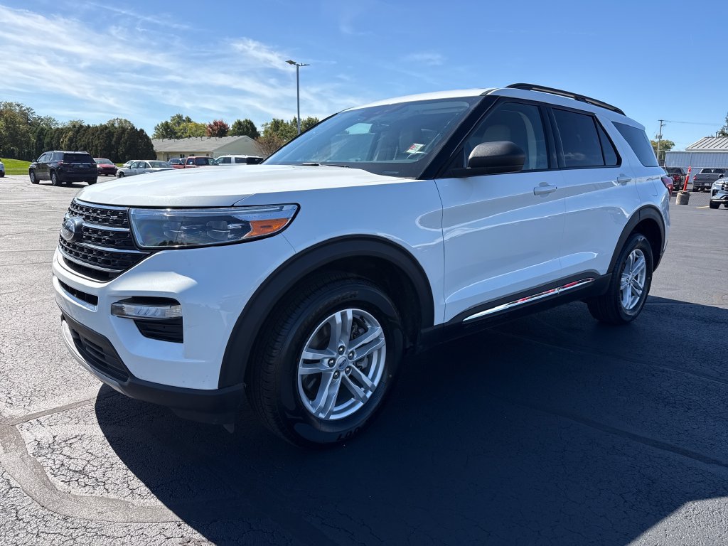 Used 2023 Ford Explorer XLT w/ Equipment Group 202A AWD/4WD image 4
