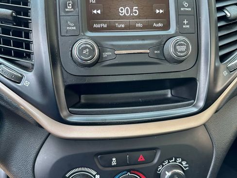 Used 2014 Jeep Cherokee Sport image 13