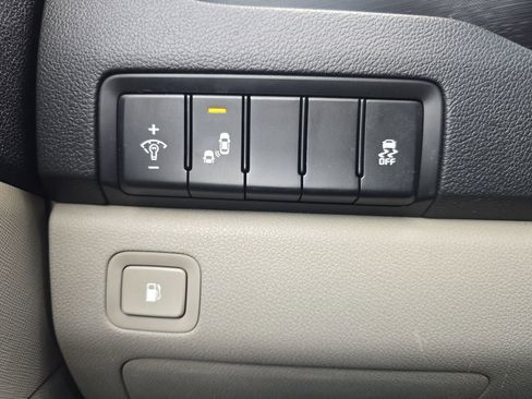 Used 2020 Kia Sedona EX image 21