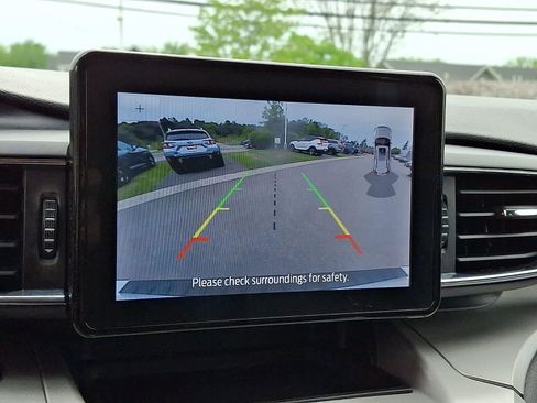 Used 2021 Ford Explorer XLT w/ Equipment Group 202A AWD/4WD image 22