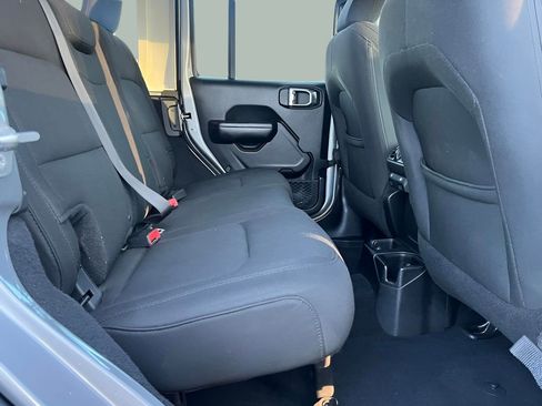 Used 2018 Jeep Wrangler Unlimited Sport S AWD/4WD image 29