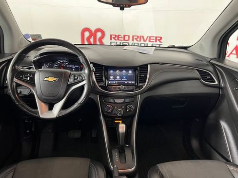 Used 2018 Chevrolet Trax LT w/ LT Convenience Package FWD image 13