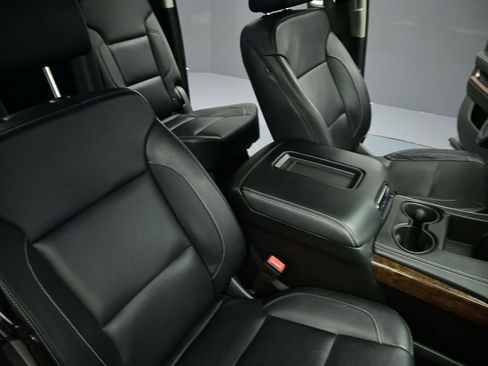 Used 2020 Chevrolet Suburban LT image 65