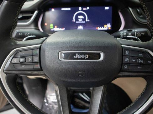 Used 2023 Jeep Grand Cherokee Limited image 11