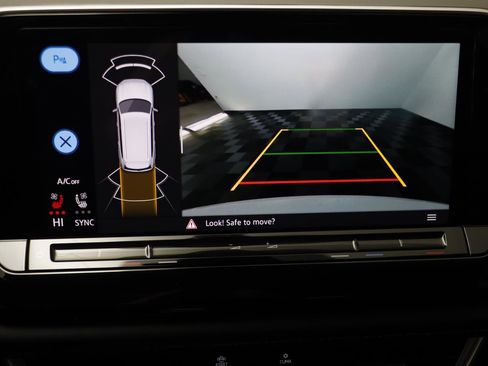 Certified 2024 Volkswagen Atlas SE w/ Black Wheel Package image 9