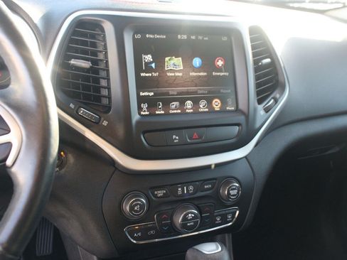Used 2018 Jeep Cherokee Trailhawk w/ Quick Order Package 27L AWD/4WD image 22
