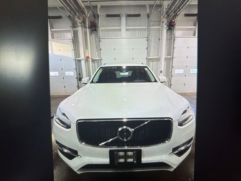 Used 2017 Volvo XC90 T6 Momentum w/ Vision Package image 5
