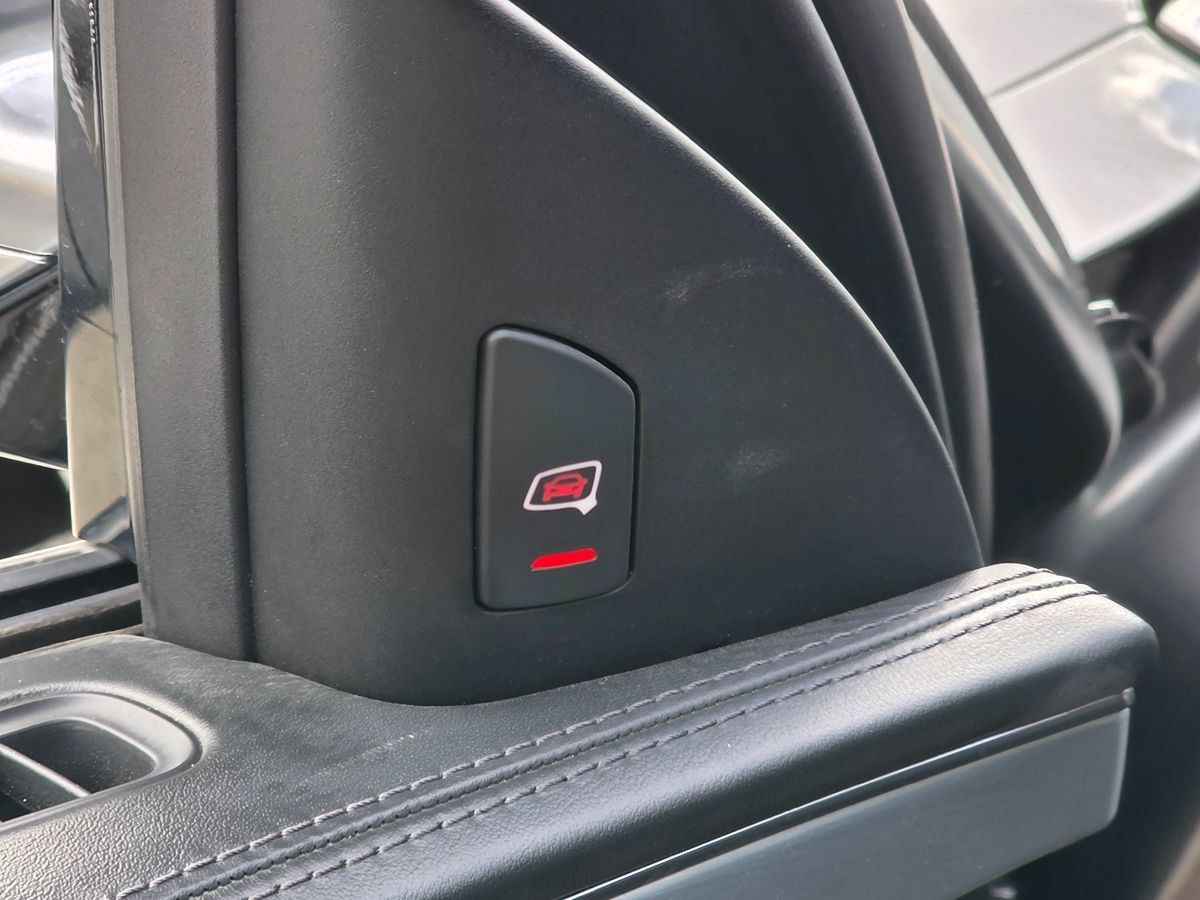 Used 2015 Audi S8 AWD/4WD image 31