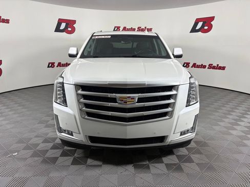 Used 2019 Cadillac Escalade Luxury AWD/4WD image 9