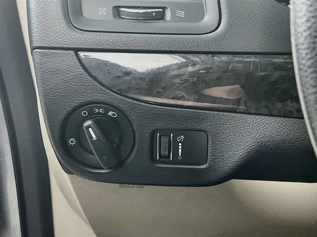 Used 2016 Dodge Grand Caravan SE w/ Quick Order Package 29E SE FWD image 11