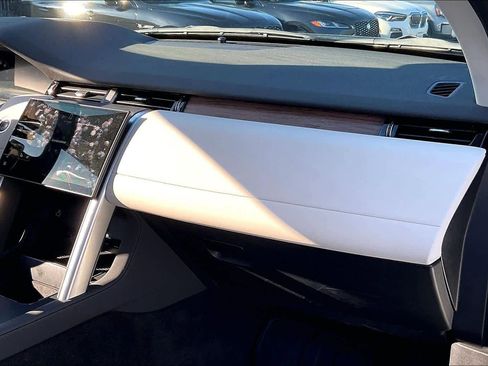 Used 2025 Land Rover Discovery Sport S image 18