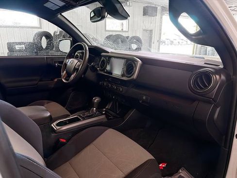 Used 2020 Toyota Tacoma TRD Sport AWD/4WD image 12