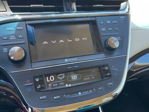 Used 2013 Toyota Avalon Limited w/ Technology Pkg FWD image 4