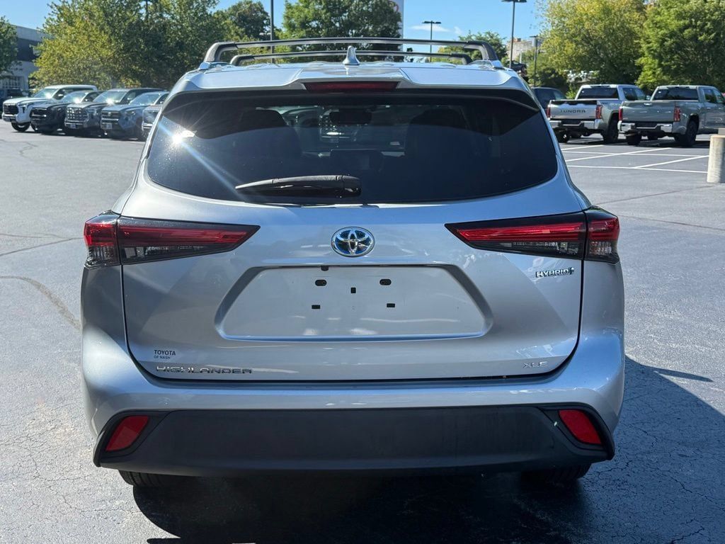 Used 2021 Toyota Highlander XLE AWD/4WD image 6