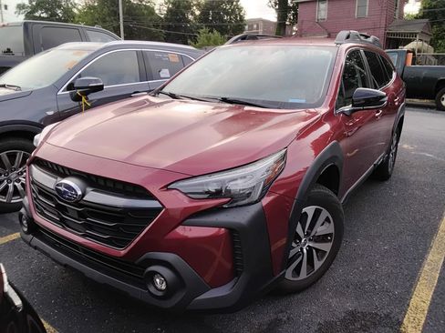 Used 2024 Subaru Outback Premium AWD/4WD image 2