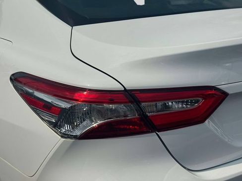 Used 2020 Toyota Camry LE FWD image 14
