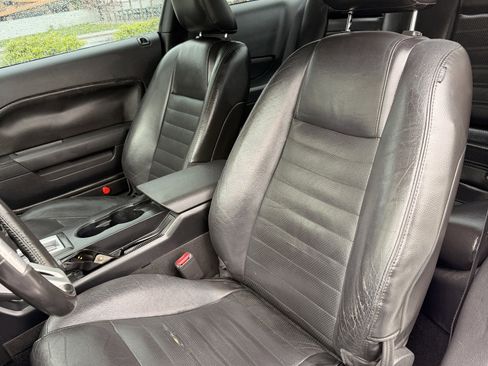 Used 2006 Ford Mustang GT RWD image 13