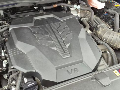 Used 2024 Kia Carnival LX image 23