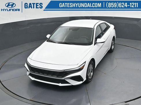 New 2025 Hyundai Elantra SE FWD image 47