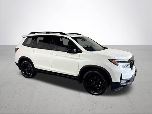 Used 2025 Honda Passport Black Edition image 4