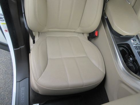 Used 2016 Land Rover Range Rover Sport SE AWD/4WD image 23