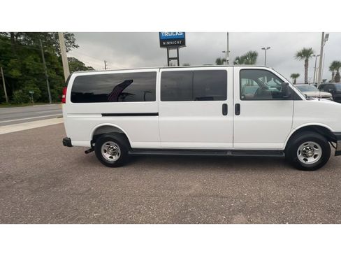 Used 2025 Chevrolet Express 3500 LT w/ LT Preferred Equipment Group RWD image 9