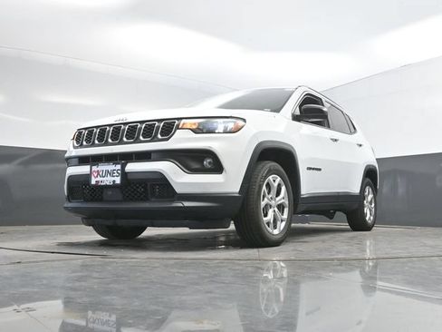 Used 2024 Jeep Compass Latitude AWD/4WD image 46