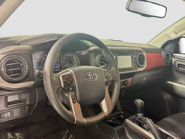 Used 2017 Toyota Tacoma SR5 w/ Tow Package AWD/4WD image 9