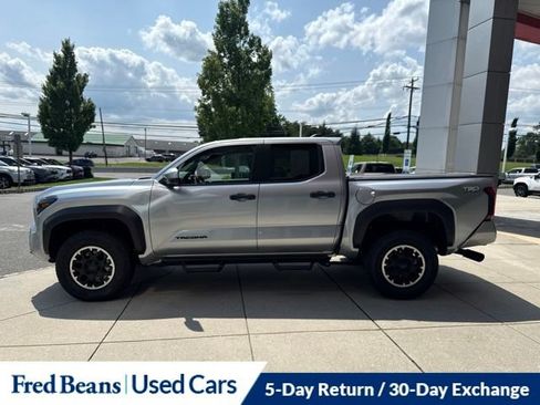 Used 2025 Toyota Tacoma TRD Off-Road AWD/4WD image 18