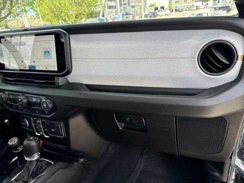 Used 2026 Jeep Gladiator Sport image 15