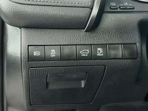 Used 2021 Toyota Camry XLE w/ Navigation Package FWD image 10